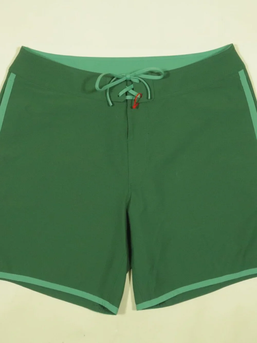 Lululemon Classic Fit Linerless Board Shorts Mens 32 Green Performance Nylon